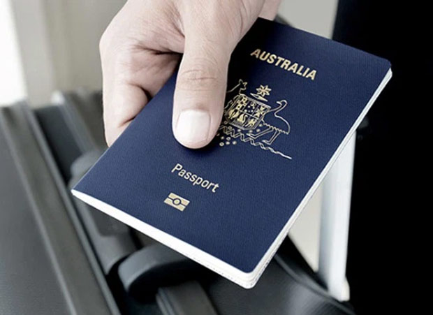 Có bắt buộc đổi sang hộ chiếu gắn chíp điện tử?