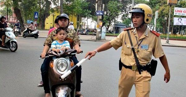 Cảnh sát mặc thường phục có được dừng xe?
